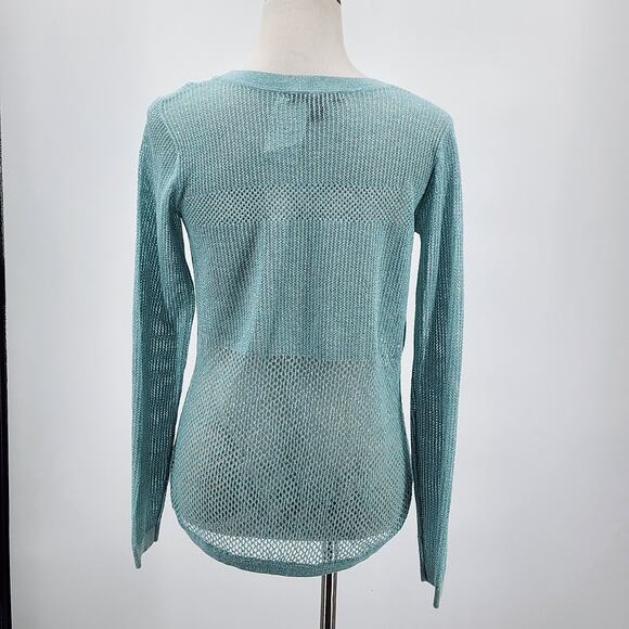 Tommy Bahama Blue Silver Metallic Sweater w/ cutout pattern  EUC Size M - Picture 5 of 8
